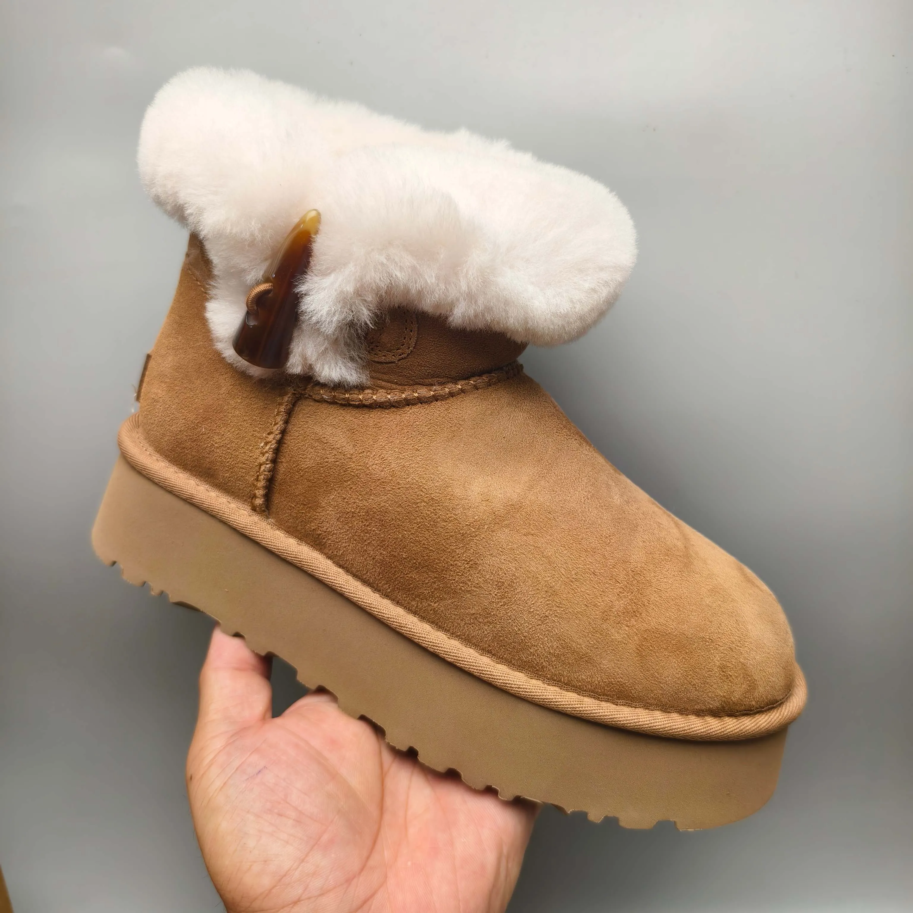 💰480 UGG sheepskin all-in-one snow boots 3356 chestnut thick sole horn jade buckle women's color color: chestnut matching size: 35-40